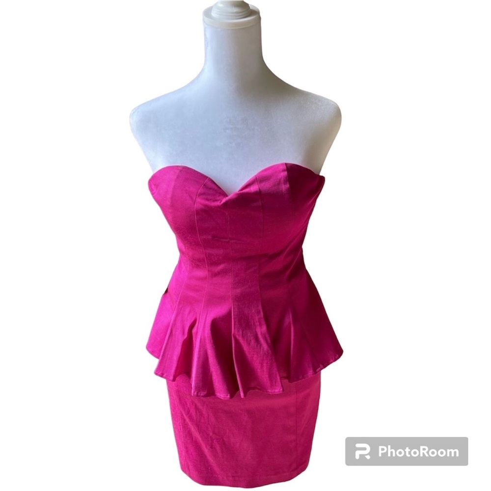 Bebe women’s Barbie Pink strapless peplum party cocktail dress size 6 NWT - Picture 2 of 7